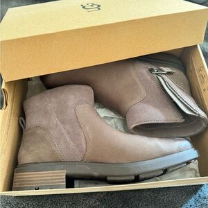 UGG Women's Brown Ankle Boots